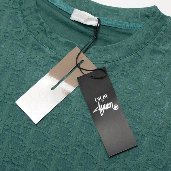 "Dior Stripes & Statements: Bold Tee Choices" - Picture 5 of 8